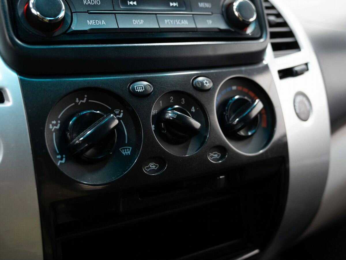 Купить Mitsubishi Pajero Sport, 2014, 412 500 км, фото №19