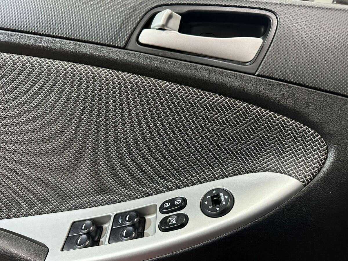 Купить Hyundai Solaris, 2013, 196 613 км, фото №14