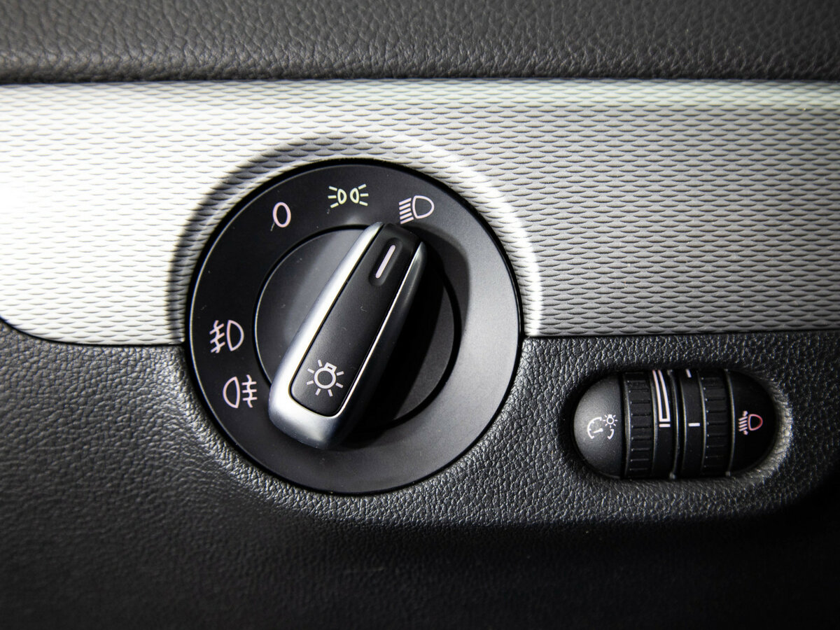 Купить Volkswagen Jetta VI Рестайлинг, 2016, 133 444 км, фото №13