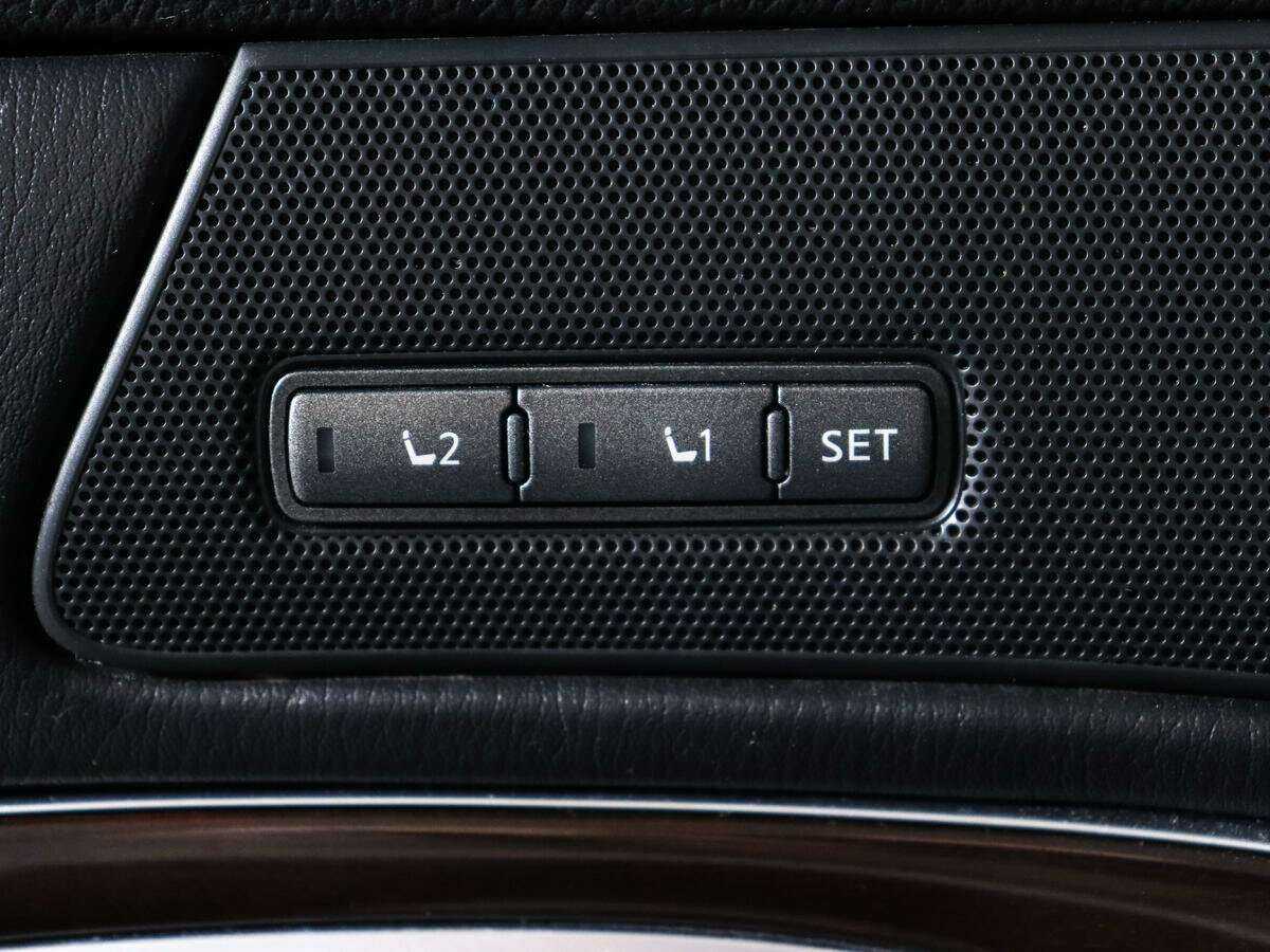 Купить Infiniti Q70, 2014, 115 637 км, фото №17