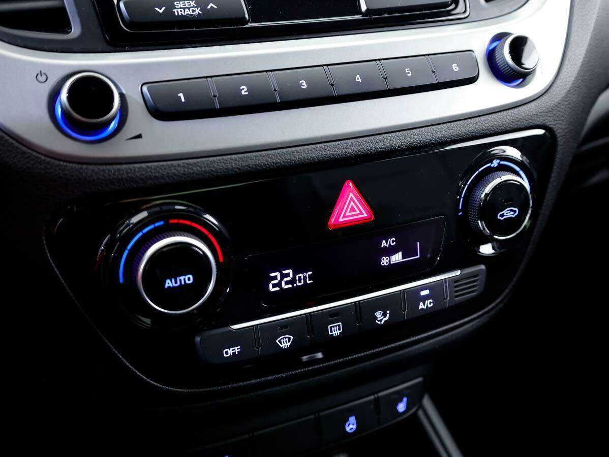 Купить Hyundai Solaris, 2017, 64 675 км, фото №16