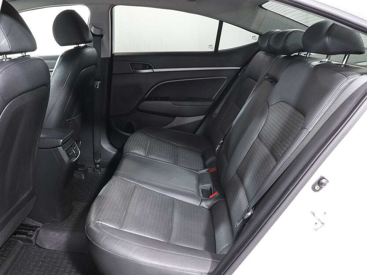 Купить Hyundai Elantra, 2017, 78 889 км, фото №9