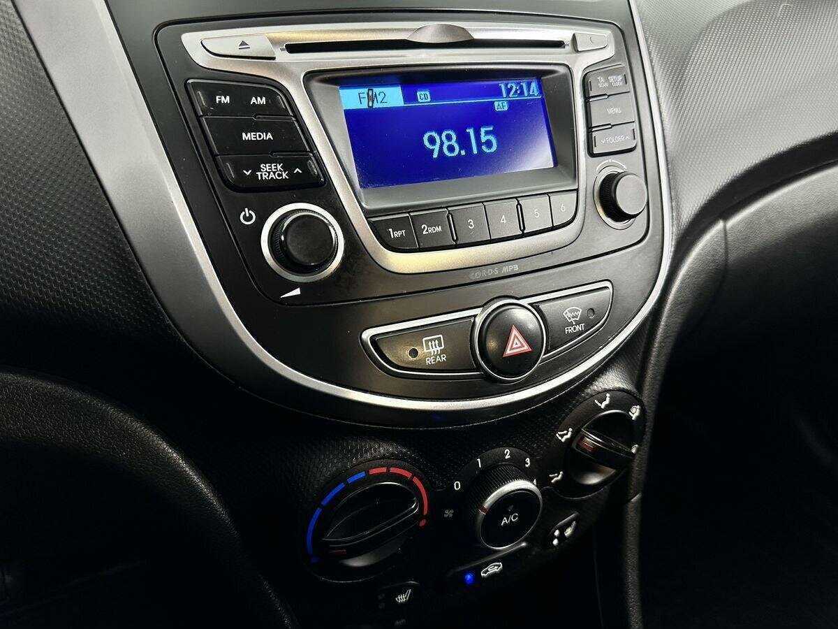 Купить Hyundai Solaris, 2015, 169 939 км, фото №12