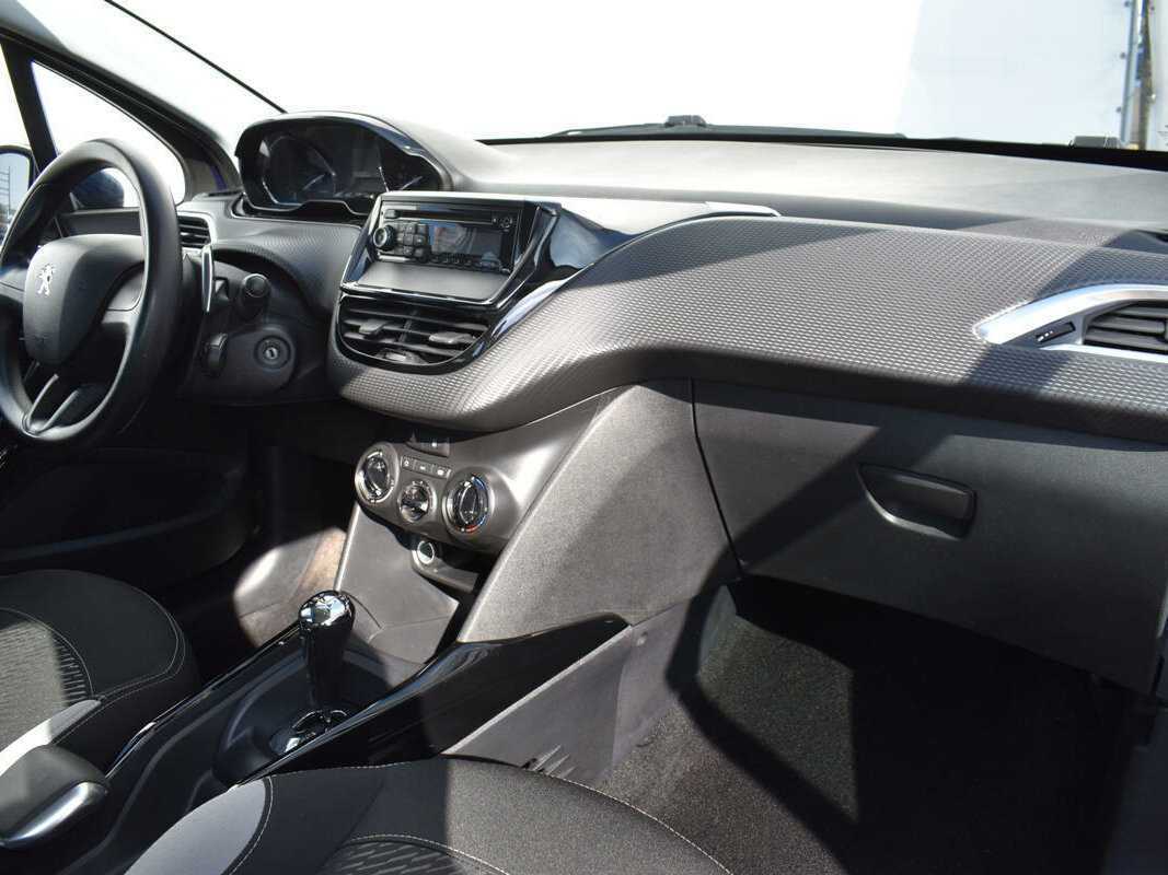 Купить Peugeot 2008, 2014, 107 929 км, фото №9
