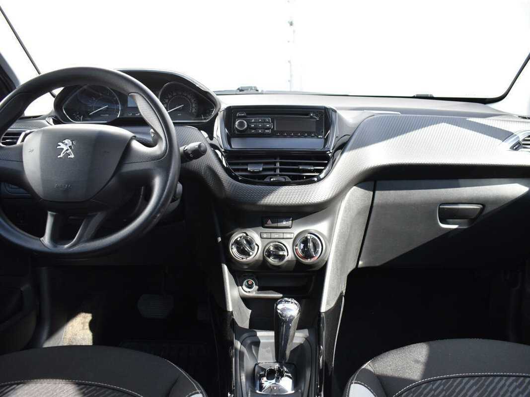 Купить Peugeot 2008, 2014, 107 929 км, фото №12