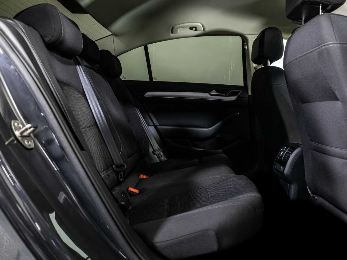 Купить Volkswagen Passat, 2018, 160 888 км, фото №9